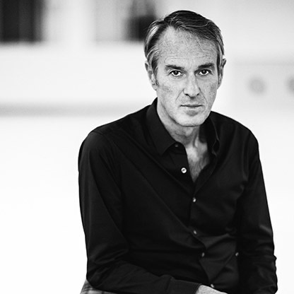 Portrait_Ivo_van_Hove_c_Jan_Versweyveld_NOIR.jpg