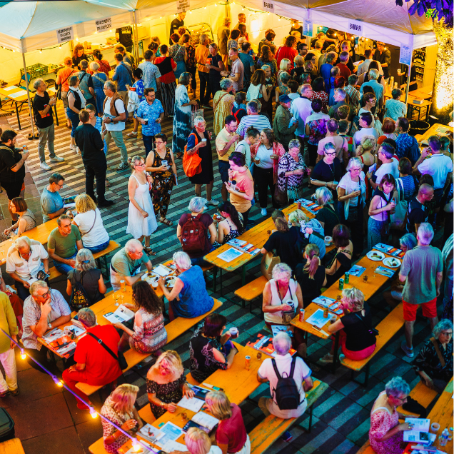 Après la présentation, place aux festivités, au barrr et à la restauration !